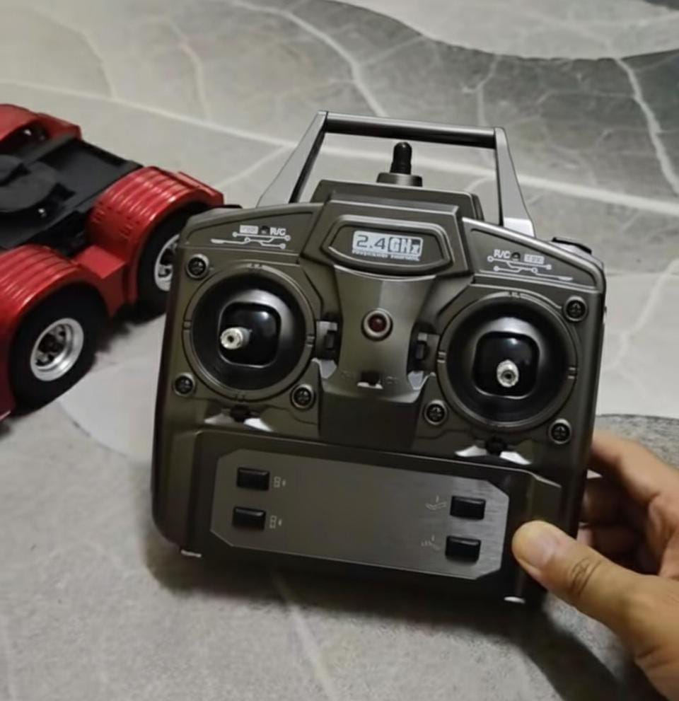 Caminhão Mercedes-Benz Atron 2324 Carroceria – Escala 1/14 (Controle Remoto)